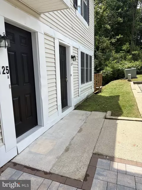 125 Emery Ct, Newark, DE 19711