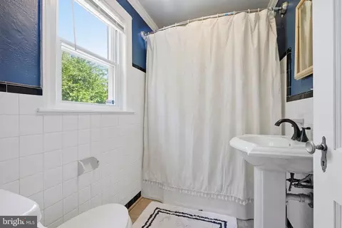 Bath - 1709 Maple St, Wilmington, DE 19805 photo 1 of 2