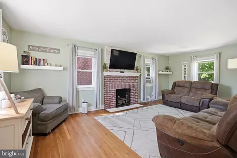 Living - 1709 Maple St, Wilmington, DE 19805 photo 1 of 1