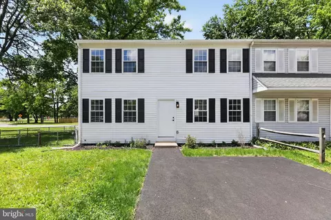12 Heron Ct, Newark, DE 19702