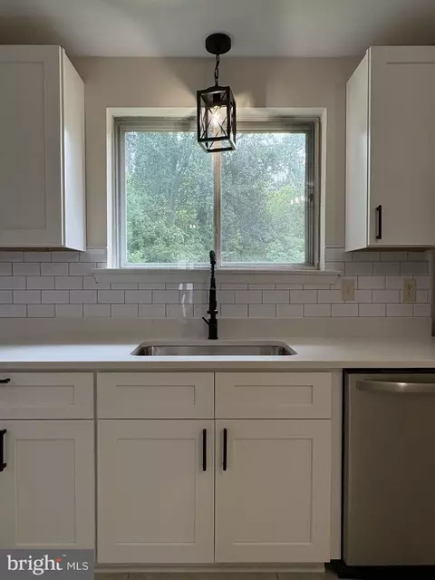 Kitchen - 24 Wakefield Dr, Newark, DE 19711 photo 1 of 3