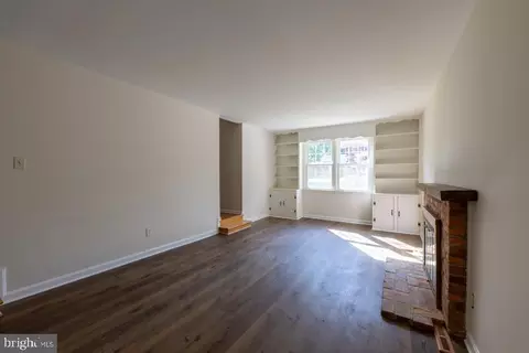 Living - 24 Wakefield Dr, Newark, DE 19711 photo 8 of 14