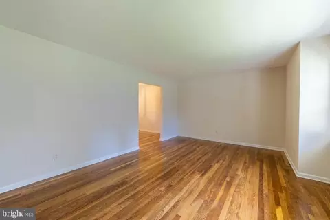 Living - 24 Wakefield Dr, Newark, DE 19711 photo 13 of 14