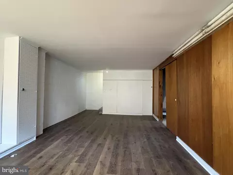 Living - 24 Wakefield Dr, Newark, DE 19711 photo 4 of 14