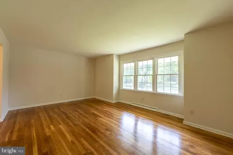 Living - 24 Wakefield Dr, Newark, DE 19711 photo 12 of 14