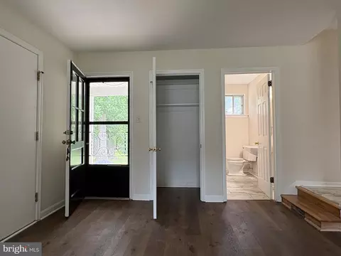 Entry Way - 24 Wakefield Dr, Newark, DE 19711 photo 5 of 8