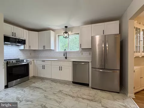 Kitchen - 24 Wakefield Dr, Newark, DE 19711 photo 2 of 3