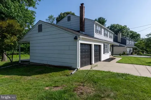 Exterior - 24 Wakefield Dr, Newark, DE 19711 photo 3 of 11