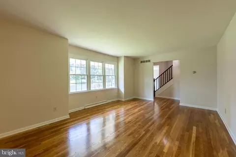 Living - 24 Wakefield Dr, Newark, DE 19711 photo 11 of 14