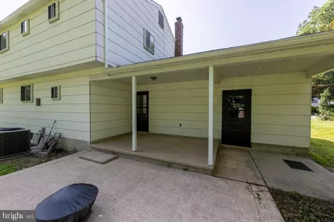Exterior - 24 Wakefield Dr, Newark, DE 19711 photo 4 of 11