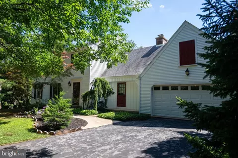 2710 Alexander Dr, Wilmington, DE 19810