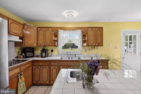 Kitchen - 310 Dogtown Rd, Townsend, DE 19734 photo 3 of 4