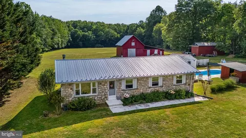 Exterior - 310 Dogtown Rd, Townsend, DE 19734 photo 1 of 8