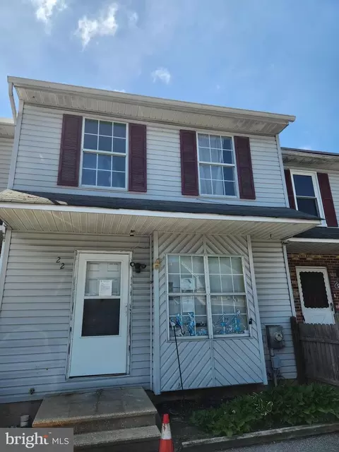 22 W Perpen Ct, Newark, DE 19702