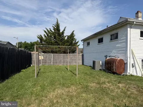 Exterior - 15 Merry Rd, Newark, DE 19713 photo 6 of 7