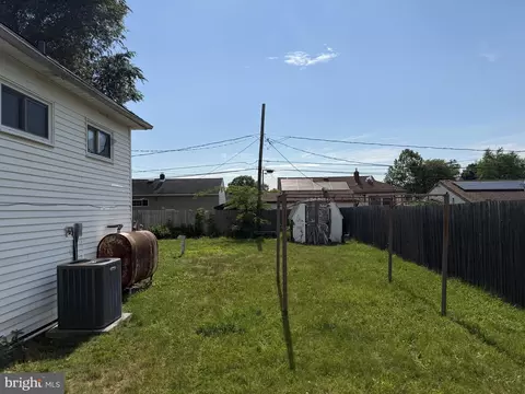 Exterior - 15 Merry Rd, Newark, DE 19713 photo 4 of 7