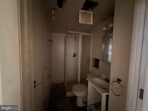 Bath - 15 Merry Rd, Newark, DE 19713 photo 1 of 1