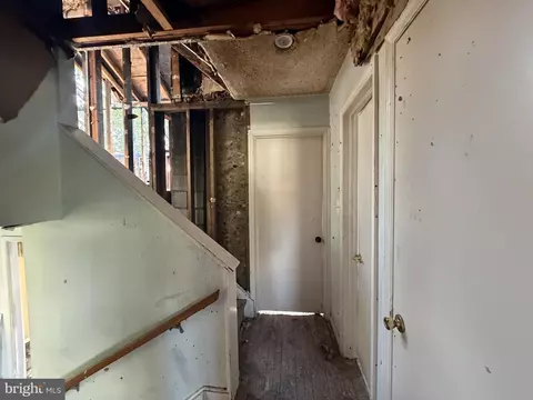 Entry Way - 15 Merry Rd, Newark, DE 19713 photo 7 of 10