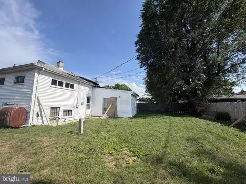 Exterior - 15 Merry Rd, Newark, DE 19713 photo 5 of 7