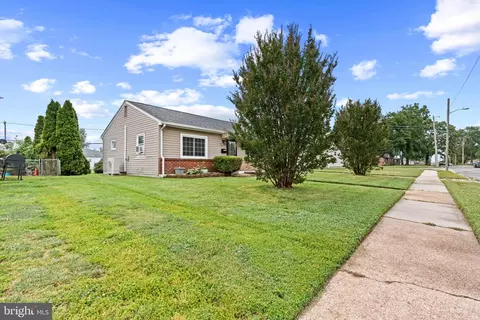 66 Chesterfield Dr, New Castle, DE 19720