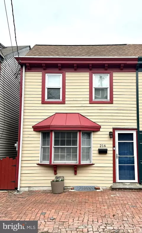 216 E 2nd St, New Castle, DE 19720