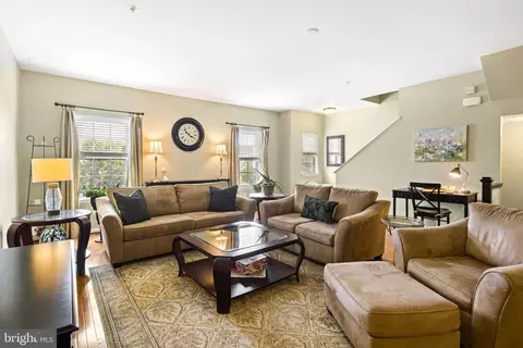 Living - 12 Munro Rd, Newark, DE 19711 photo 1 of 3
