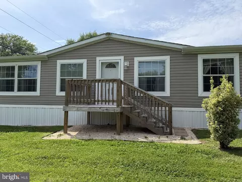 29 N Dragon Dr, Bear, DE 19701 photo 2