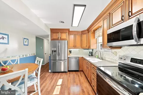 Kitchen - 68 E Shady Dr, Newark, DE 19713 photo 1 of 4