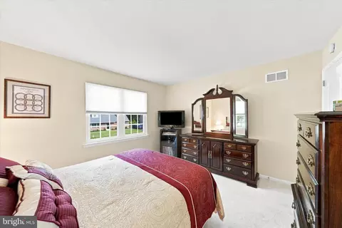 Bedroom - 68 E Shady Dr, Newark, DE 19713 photo 3 of 7