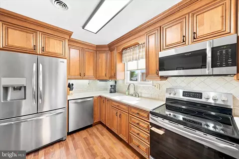 Kitchen - 68 E Shady Dr, Newark, DE 19713 photo 4 of 4