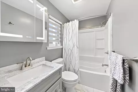 Bath - 68 E Shady Dr, Newark, DE 19713 photo 2 of 2