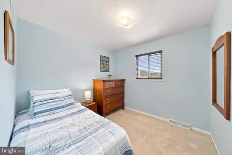 Bedroom - 68 E Shady Dr, Newark, DE 19713 photo 4 of 7