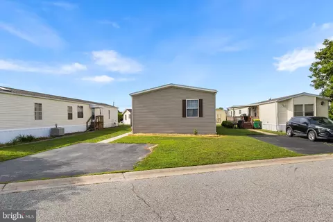 1733 Barbara Cir, Bear, DE 19701 photo 4