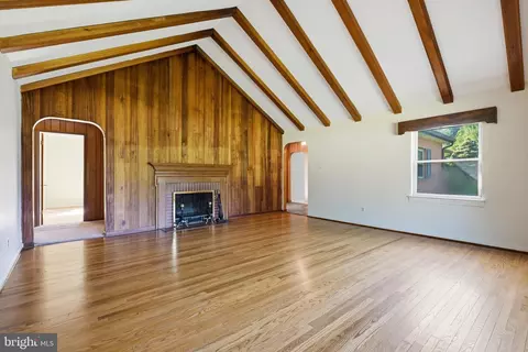 Living - 210 Jupiter Rd, Newark, DE 19711 photo 2 of 2