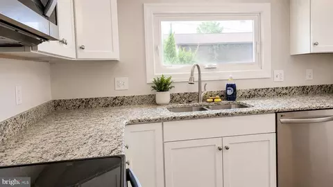 Kitchen - 12 Mackay Ln, Newark, DE 19713 photo 1 of 2