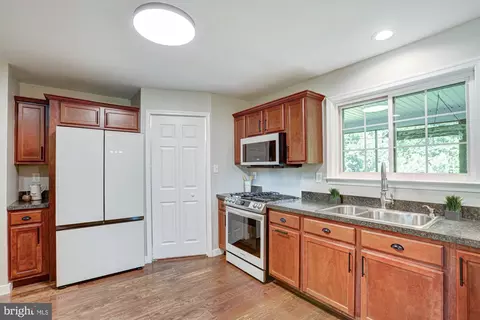 Kitchen - 119 N Meadow Dr, Townsend, DE 19734 photo 4 of 4