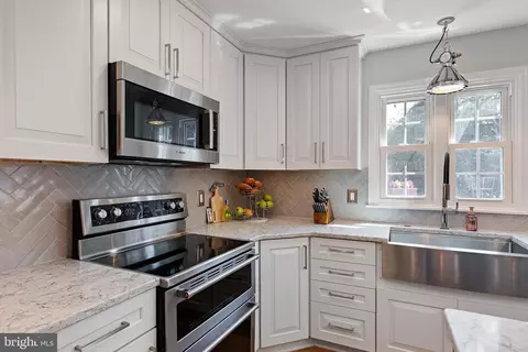 Kitchen - 62 Darien Rd, Newark, DE 19711 photo 2 of 4