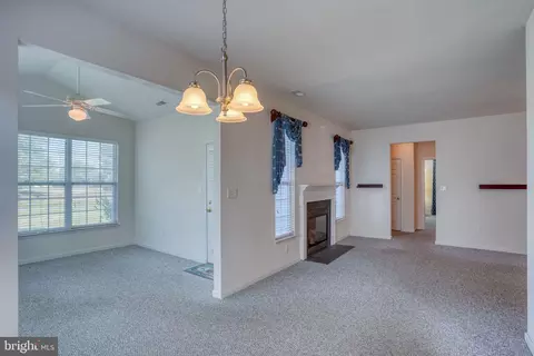 Living - 25 Springmill Dr, Middletown, DE 19709 photo 3 of 6
