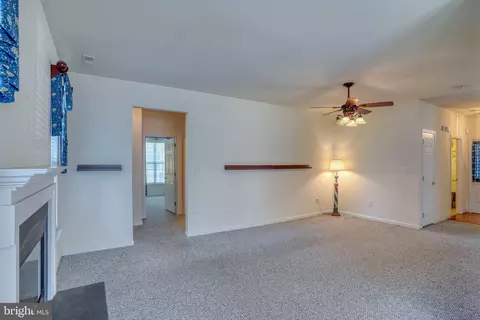 Living - 25 Springmill Dr, Middletown, DE 19709 photo 4 of 6