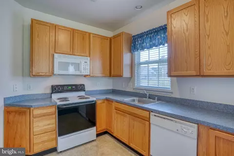 Kitchen - 25 Springmill Dr, Middletown, DE 19709 photo 3 of 5