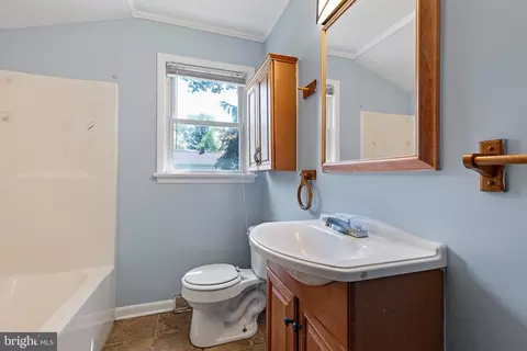 Bath - 204 Murray Rd, Newark, DE 19711 photo 2 of 2