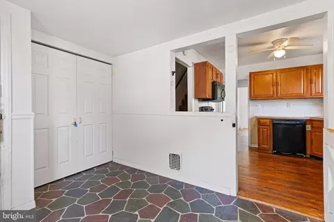 Entry Way - 204 Murray Rd, Newark, DE 19711 photo 2 of 2