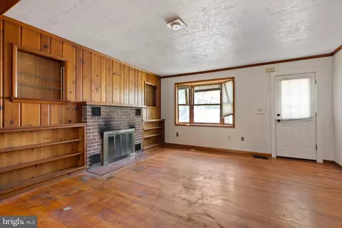 Living - 204 Murray Rd, Newark, DE 19711 photo 2 of 6