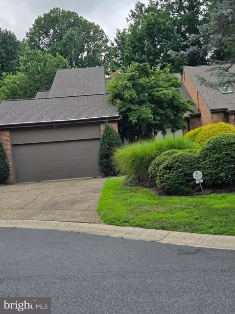 122 Downs Dr, Wilmington, DE 19807