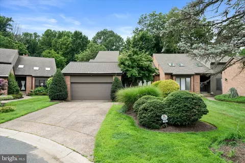 122 Downs Dr, Wilmington, DE 19807