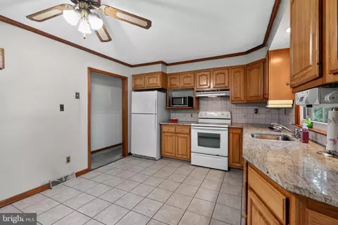 Kitchen - 136 Kingston Dr, Bear, DE 19701 photo 4 of 4