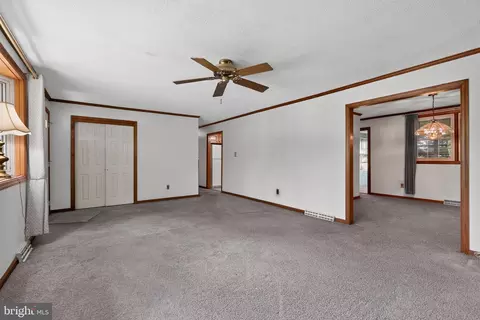 Living - 136 Kingston Dr, Bear, DE 19701 photo 2 of 4