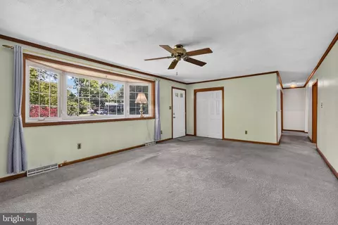 Living - 136 Kingston Dr, Bear, DE 19701 photo 1 of 4