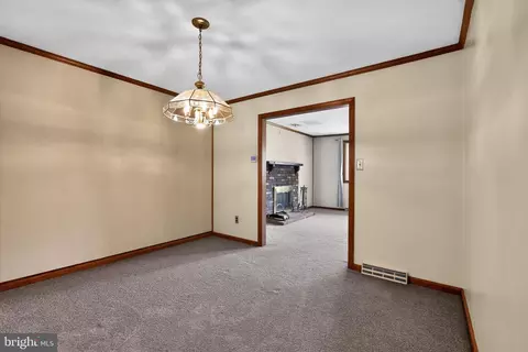 Living - 136 Kingston Dr, Bear, DE 19701 photo 4 of 4