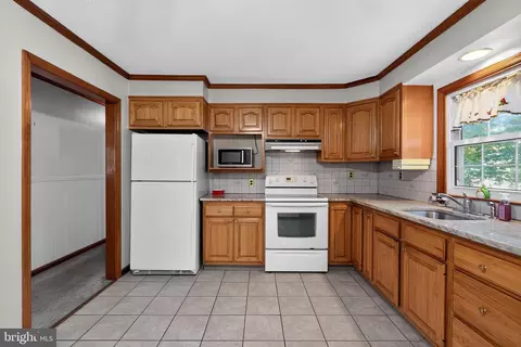 Kitchen - 136 Kingston Dr, Bear, DE 19701 photo 2 of 4